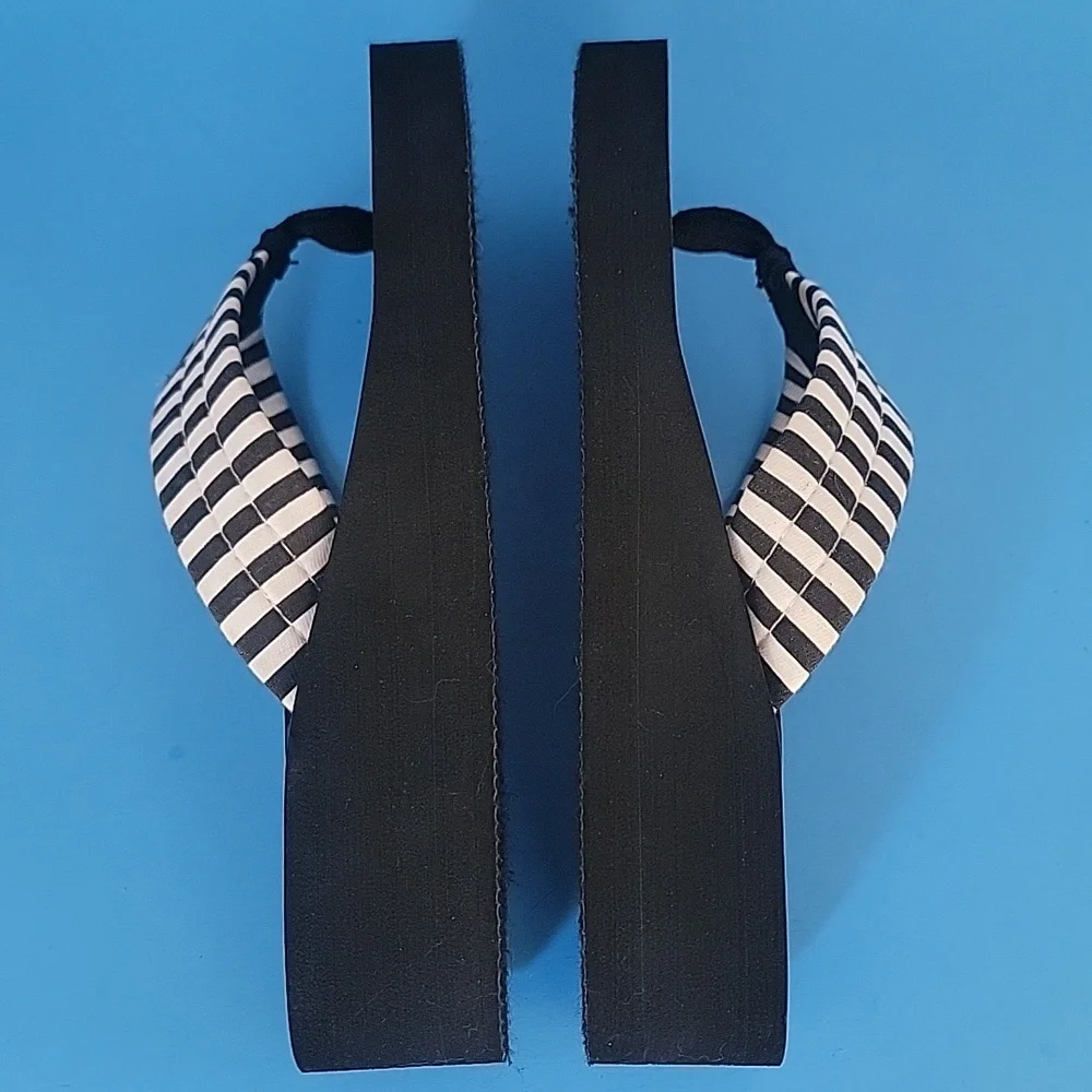 West Loop Black and White Women's Flip Flops 6 - Picture 13 of 13